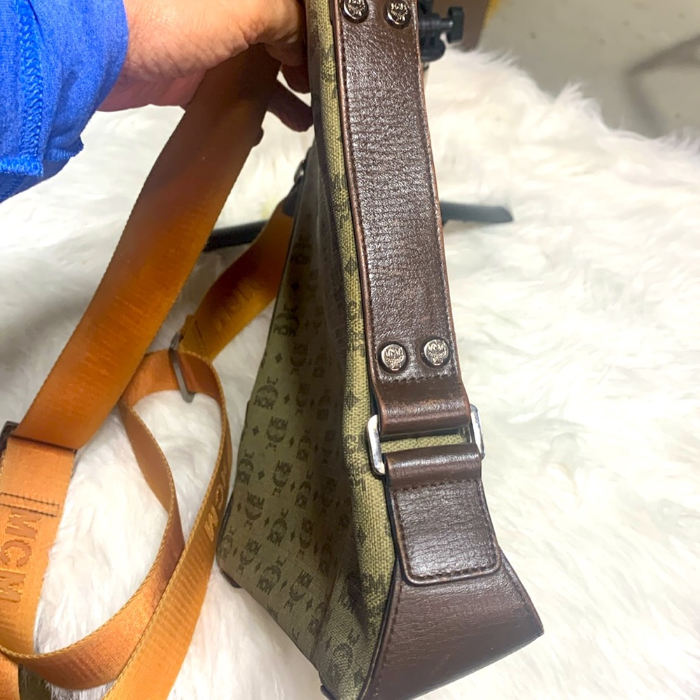 MCM - Picture 3 of 9